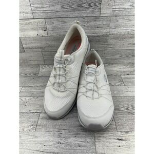 Skechers Women Sz 7.5 Wide Fit White‎ Memory Foam Slip On Athletic Shoes